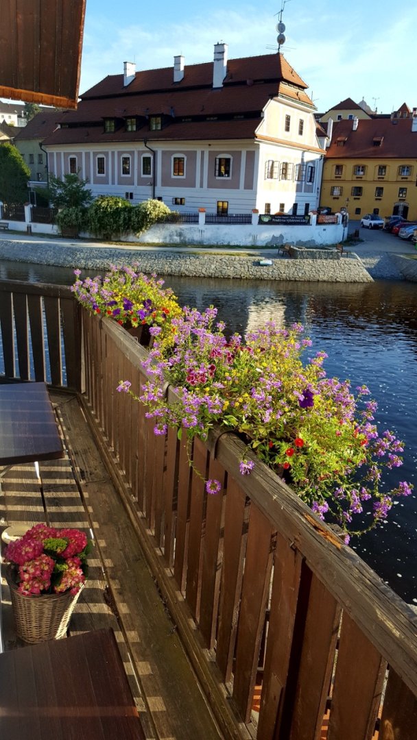 Pension WOK Český Krumlov balkón u břehu Vltavy