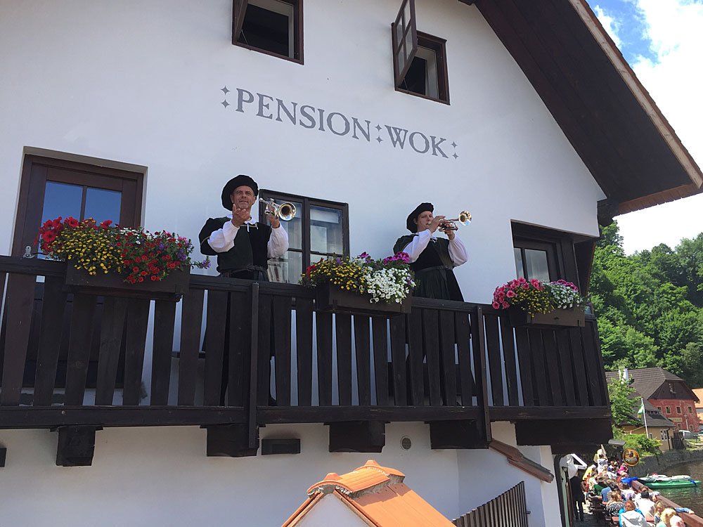 Český Krumlov Slavnosti pětilisté růže terasa pension WOK